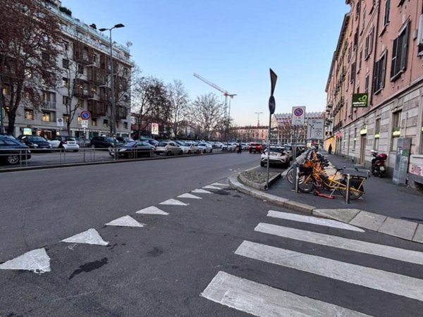 locale commerciale in vendita a Milano in zona Porta Garibaldi