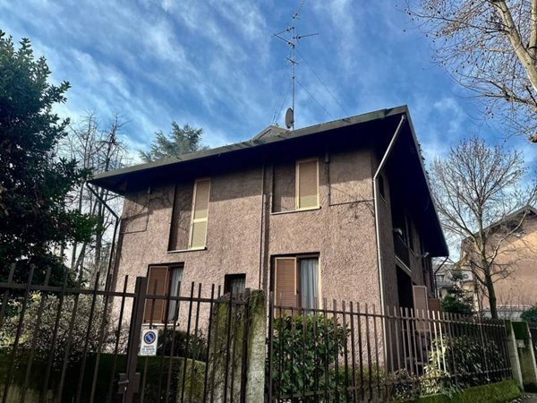 casa indipendente in vendita a Milano in zona San Siro