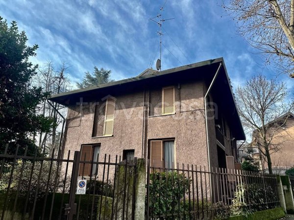 casa indipendente in vendita a Milano in zona QT8