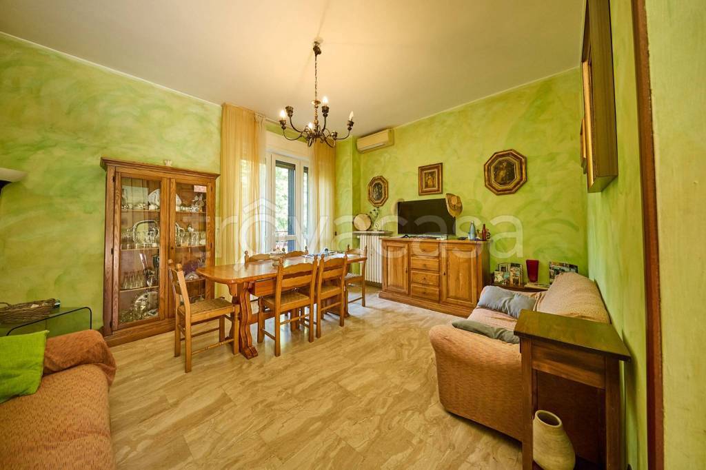 appartamento in vendita a Milano in zona Famagosta
