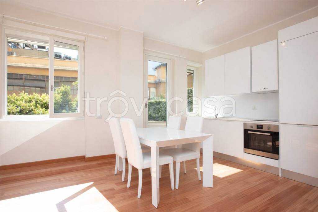 appartamento in vendita a Milano in zona Sempione