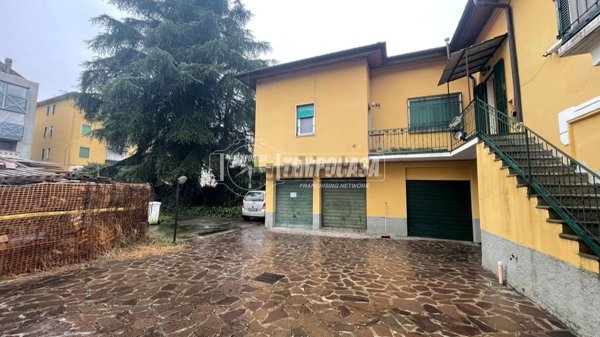 appartamento in vendita a Milano in zona Ponte Lambro