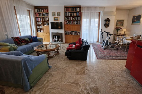 appartamento in vendita a Milano in zona Cinque Giornate