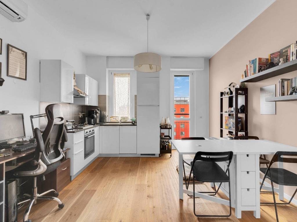 appartamento in vendita a Milano in zona Adriano