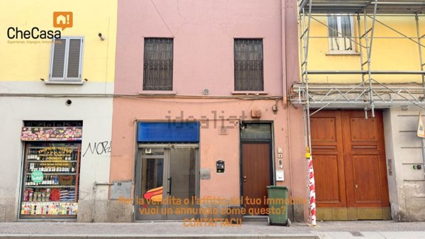 negozio in vendita a Milano in zona Adriano