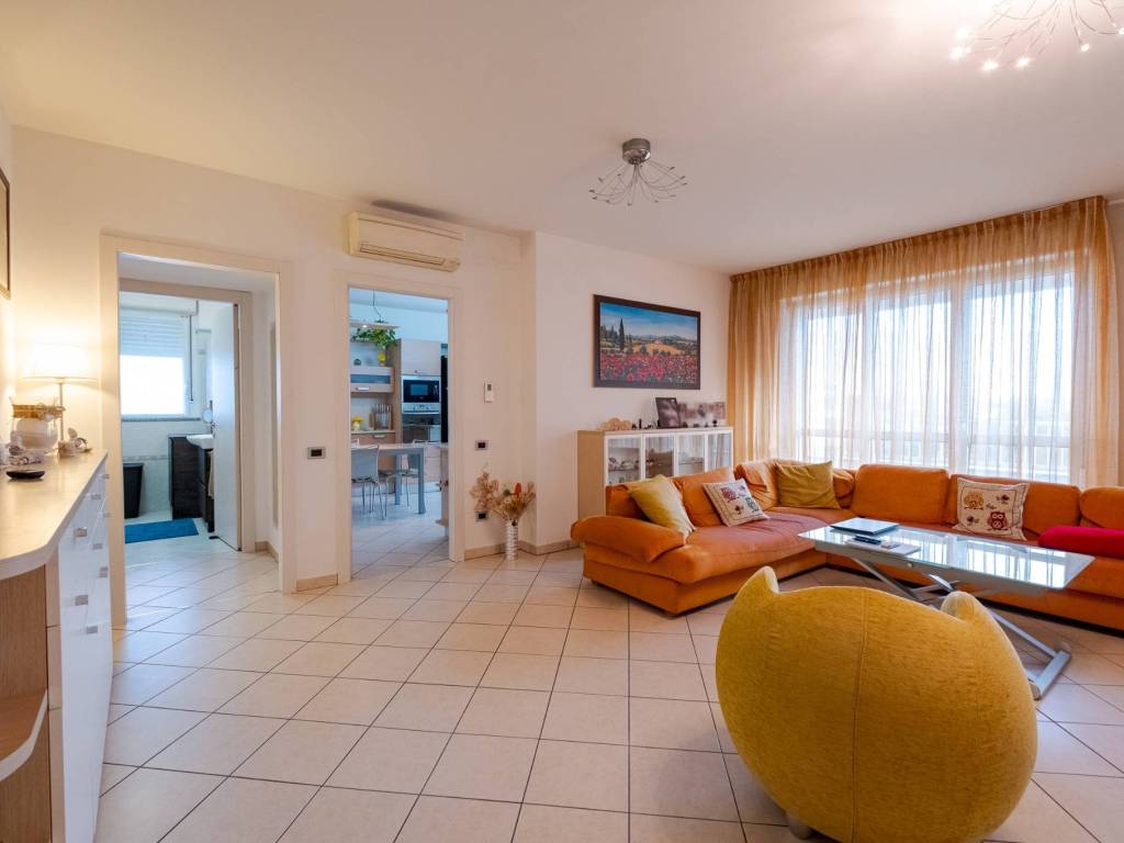 appartamento in vendita a Milano in zona Quarto Oggiaro