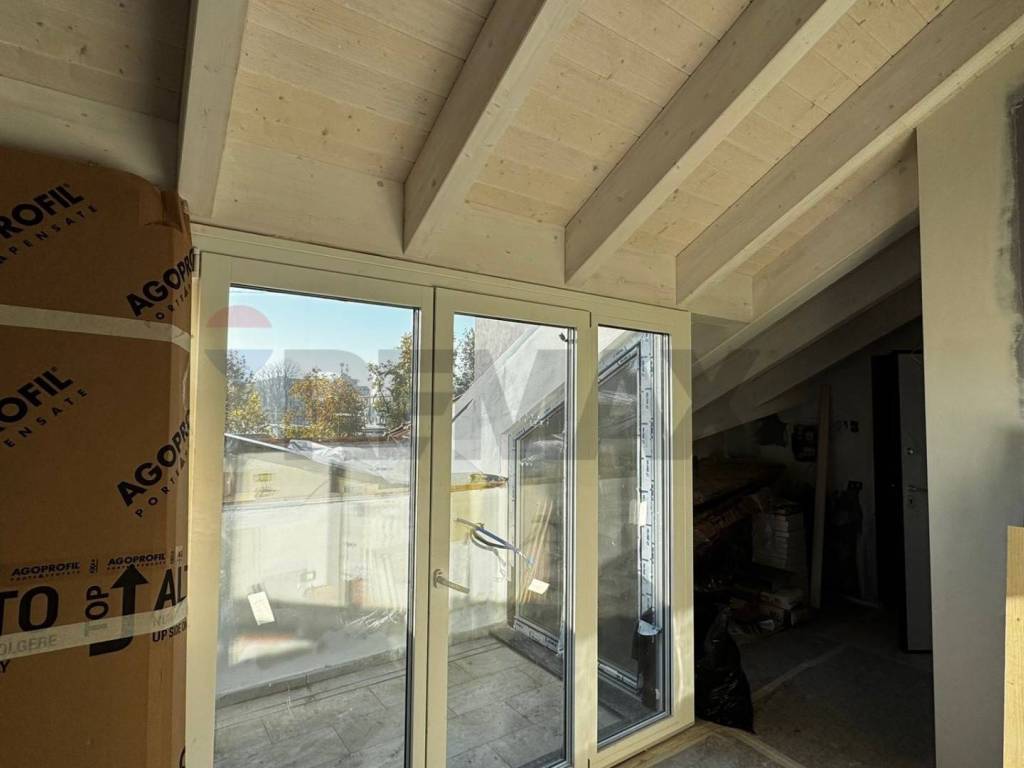 appartamento in vendita a Milano in zona Lorenteggio