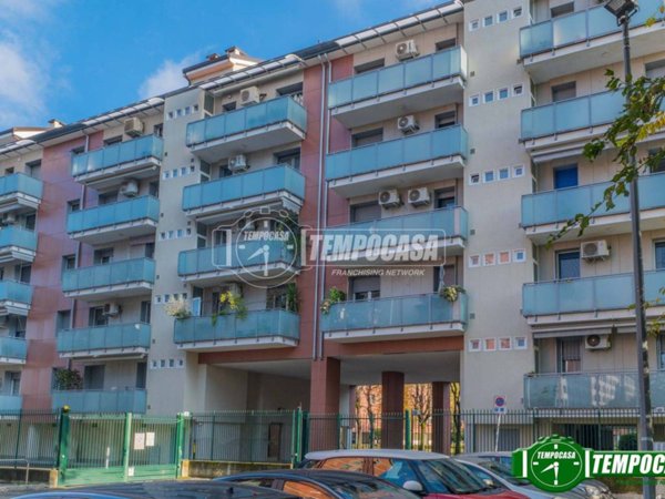 appartamento in vendita a Milano in zona Quarto Oggiaro