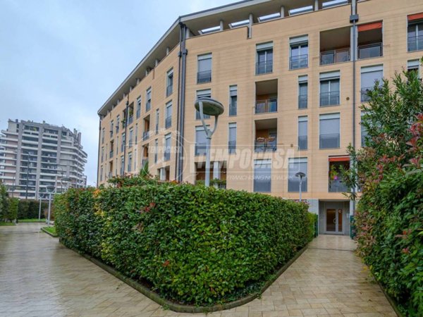 appartamento in vendita a Milano in zona Vigentino