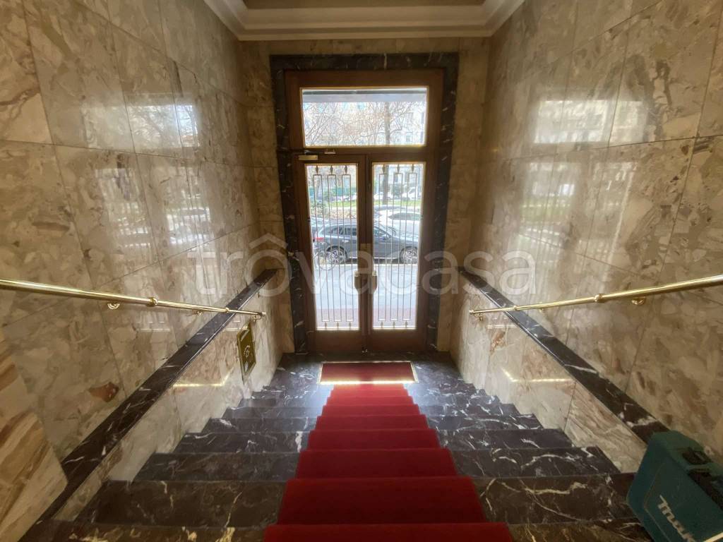 appartamento in vendita a Milano in zona Guastalla