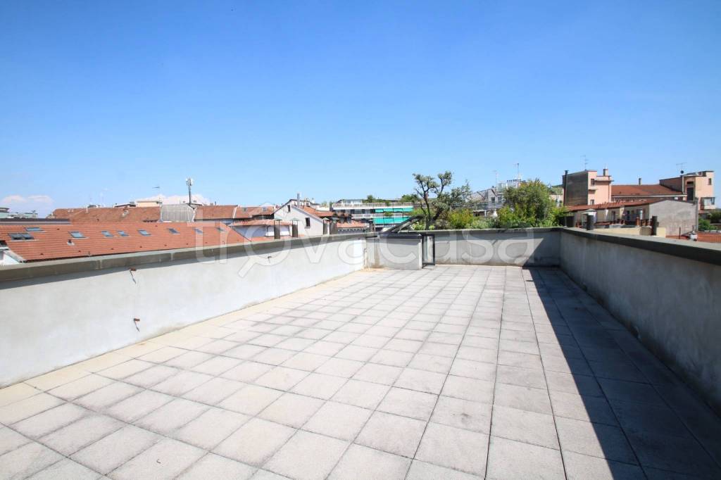 appartamento in vendita a Milano in zona XXII Marzo