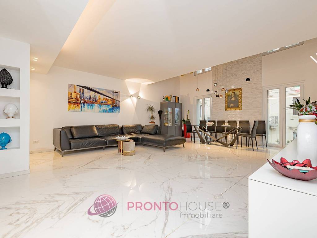 appartamento in vendita a Milano in zona Isola