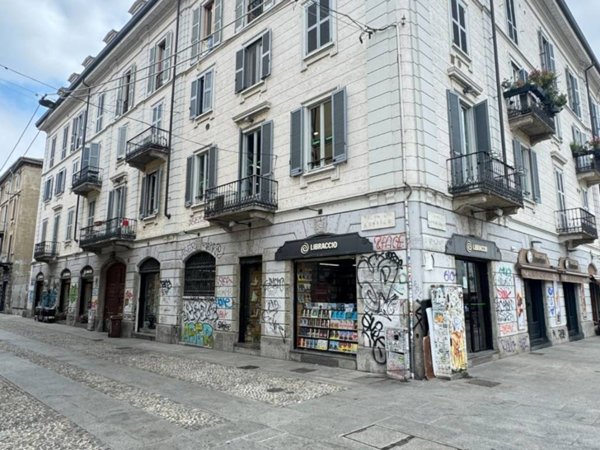 appartamento in vendita a Milano in zona Porta Genova