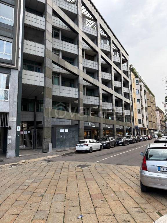 ufficio in vendita a Milano in zona Porta Nuova