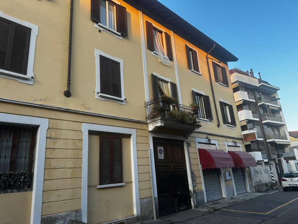 appartamento in vendita a Milano in zona Baggio
