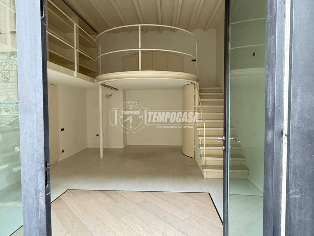 negozio in vendita a Milano in zona Isola
