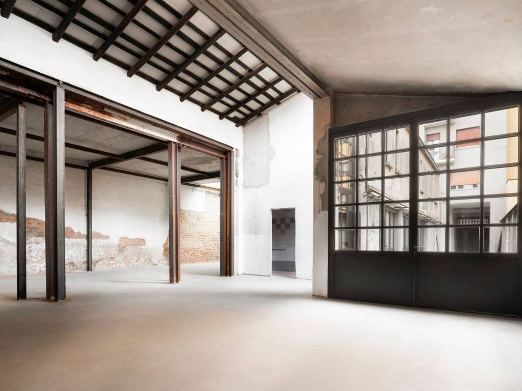 ufficio in vendita a Milano in zona Rogoredo