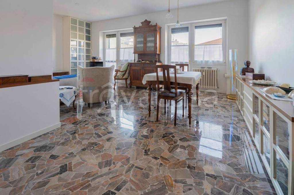 appartamento in vendita a Milano in zona XXII Marzo