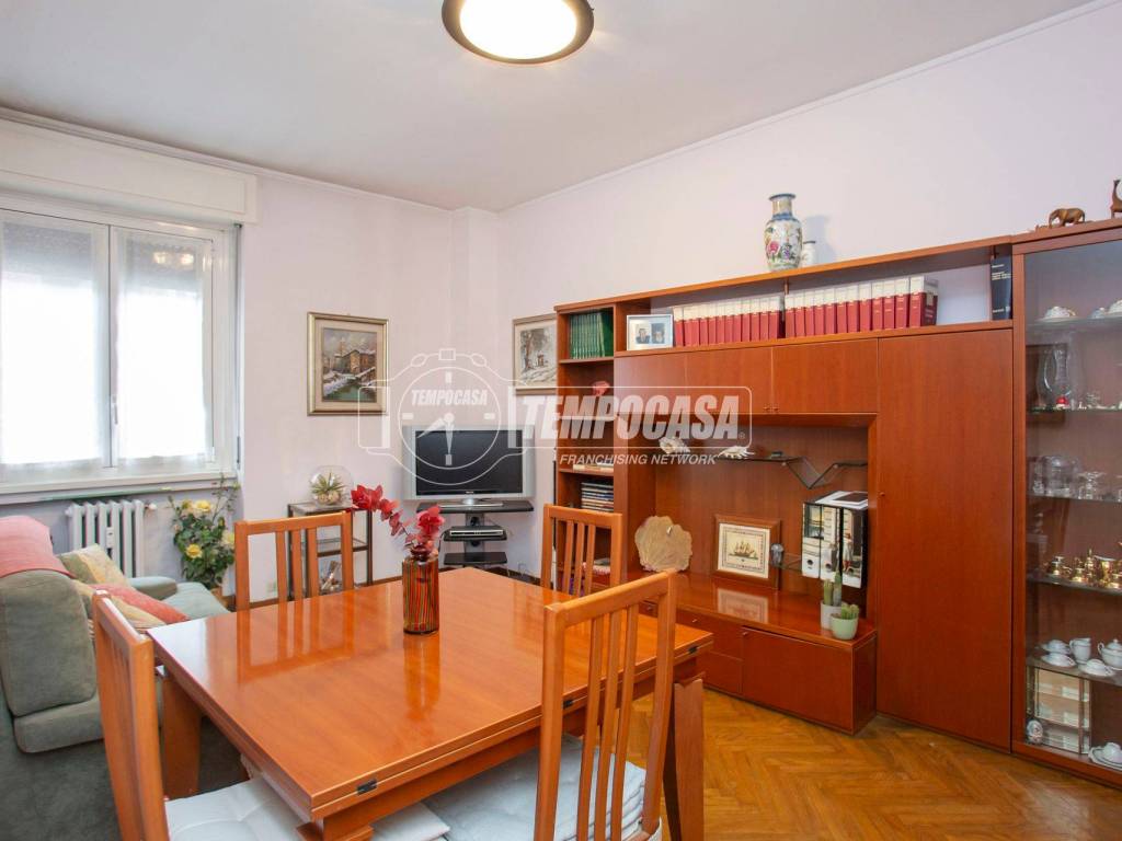 appartamento in vendita a Milano in zona Bullona