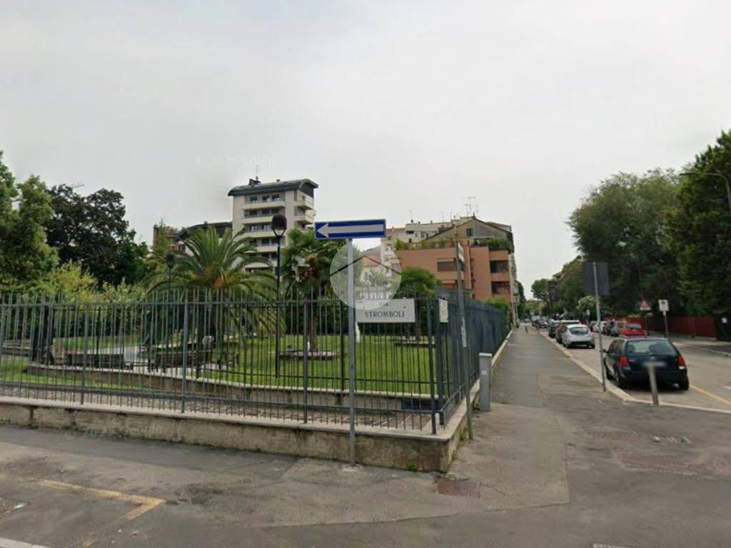 negozio in vendita a Milano in zona Solari