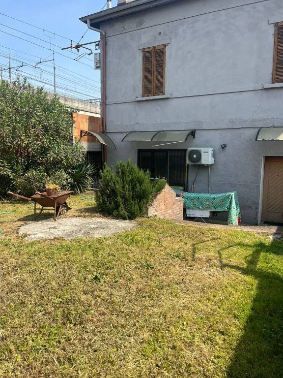 casa indipendente in vendita a Milano in zona Ortica
