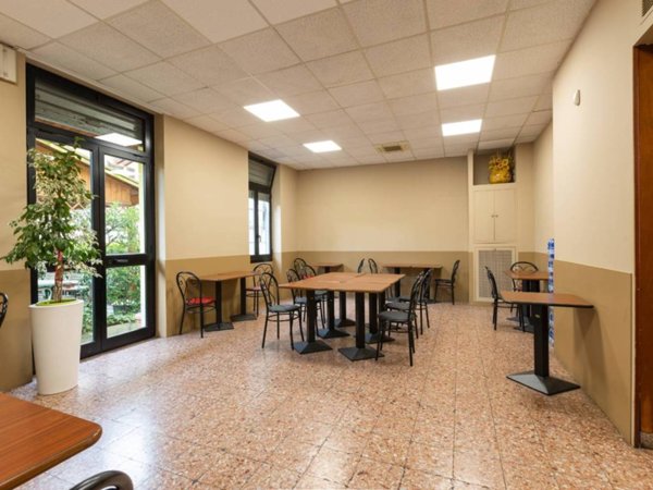 negozio in vendita a Milano in zona Vigentino