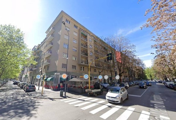 negozio in vendita a Milano in zona San Siro