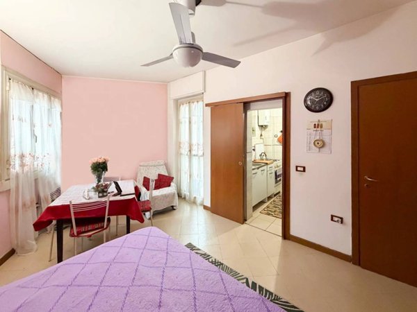 appartamento in vendita a Milano in zona Lorenteggio