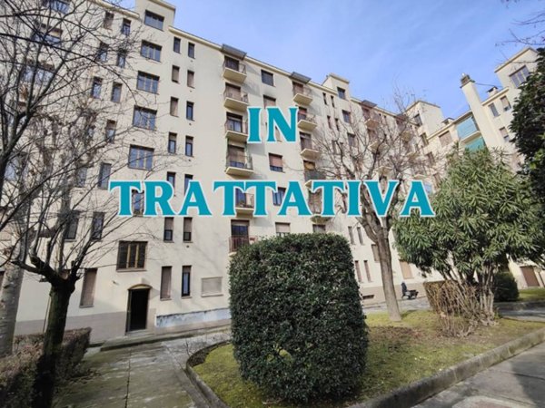 appartamento in vendita a Milano in zona Prato Centenaro