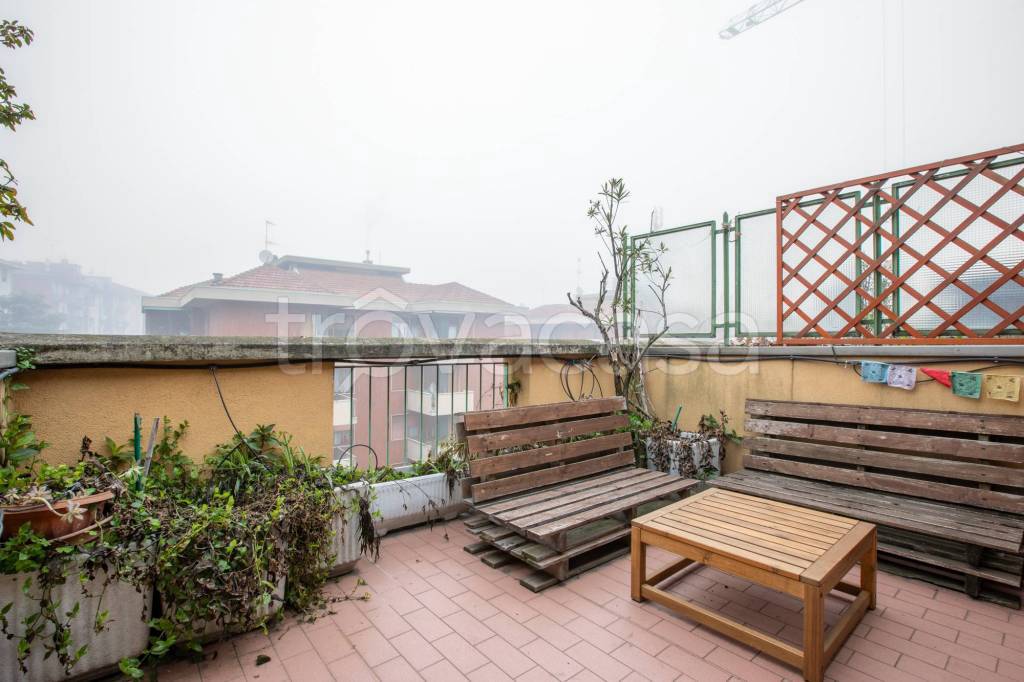 appartamento in vendita a Milano in zona Forze Armate