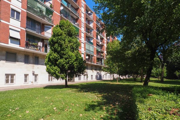 appartamento in vendita a Milano in zona Famagosta