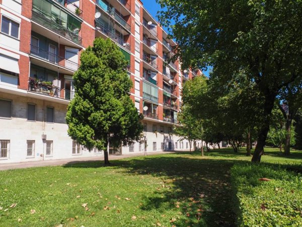 appartamento in vendita a Milano in zona Famagosta