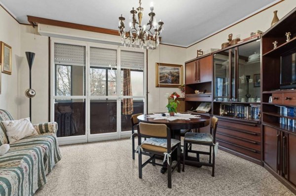 appartamento in vendita a Milano in zona Famagosta