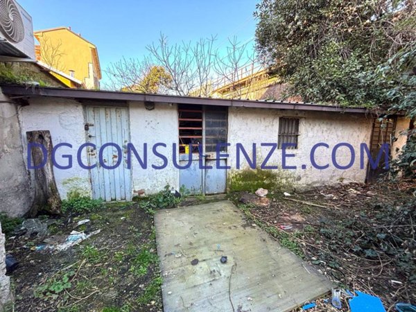 locale commerciale in vendita a Milano in zona Chiesa Rossa