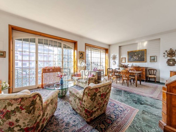 appartamento in vendita a Milano in zona Sant'Ambrogio