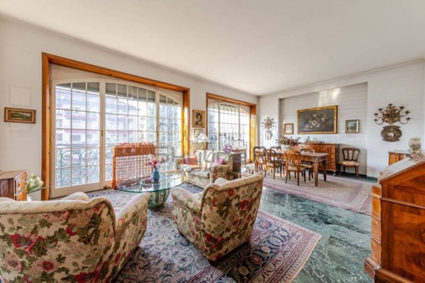 appartamento in vendita a Milano in zona Sant'Ambrogio