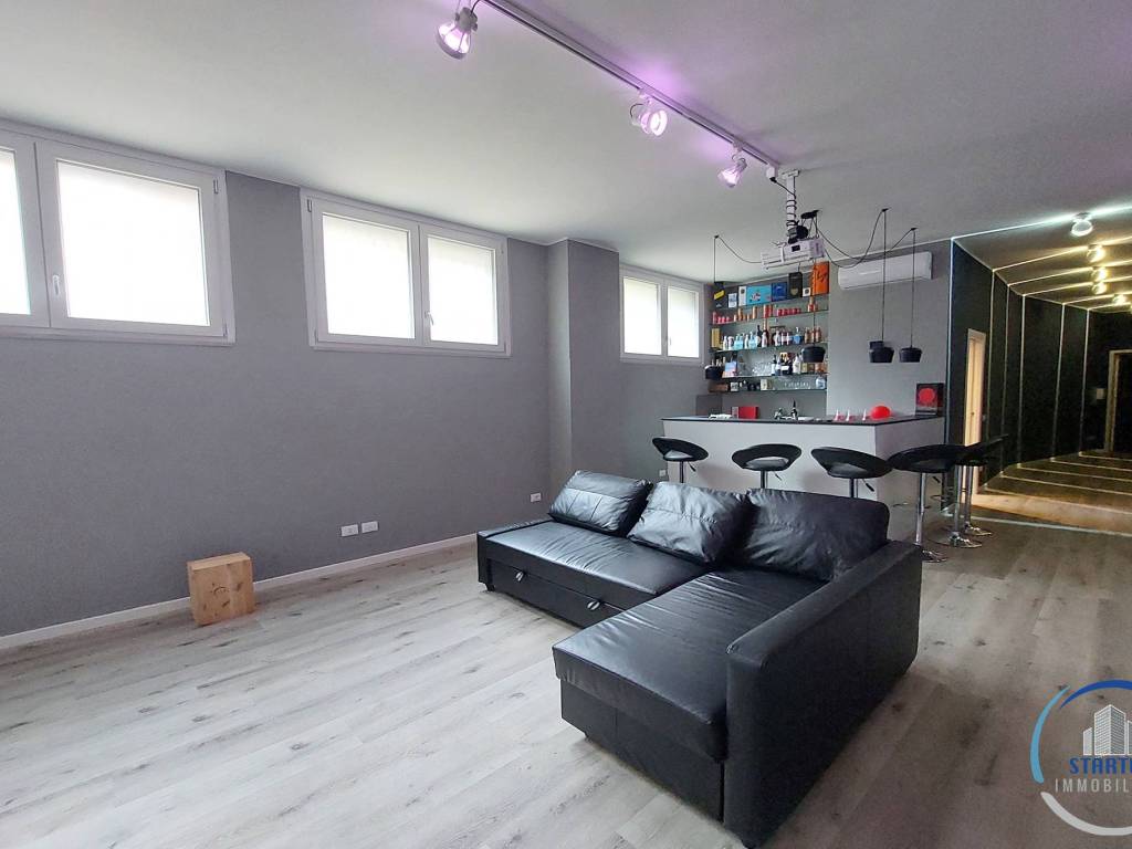 ufficio in vendita a Milano in zona Porta Venezia