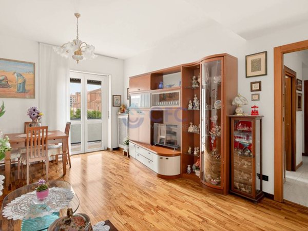 appartamento in vendita a Milano in zona Adriano