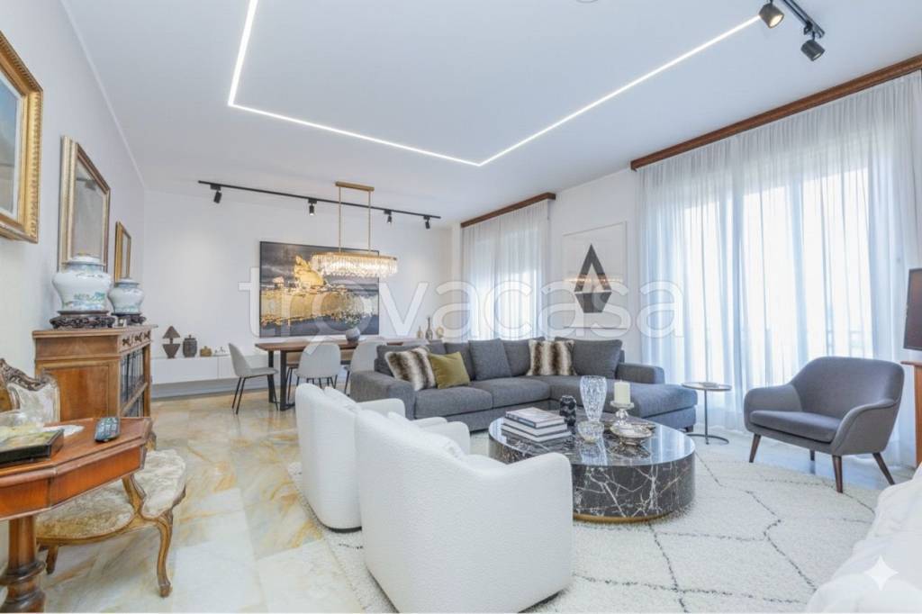 appartamento in vendita a Milano in zona Solari