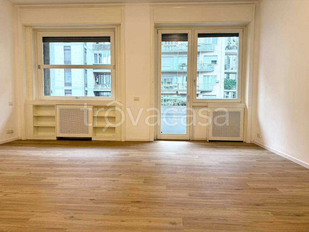 appartamento in vendita a Milano in zona Sant'Ambrogio