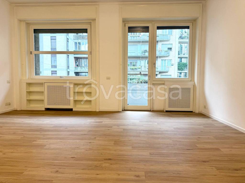 appartamento in vendita a Milano in zona Sant'Ambrogio