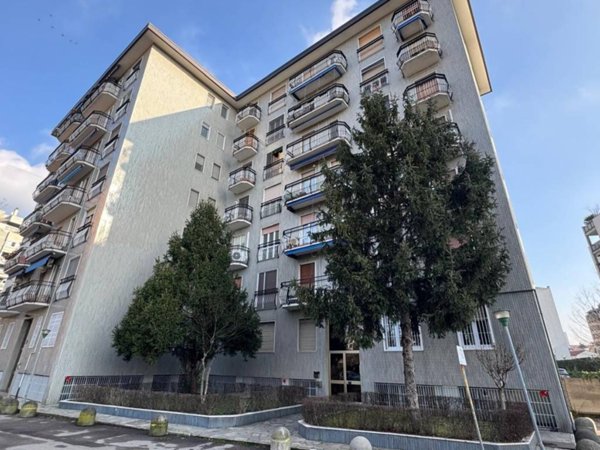 appartamento in vendita a Milano in zona Corvetto
