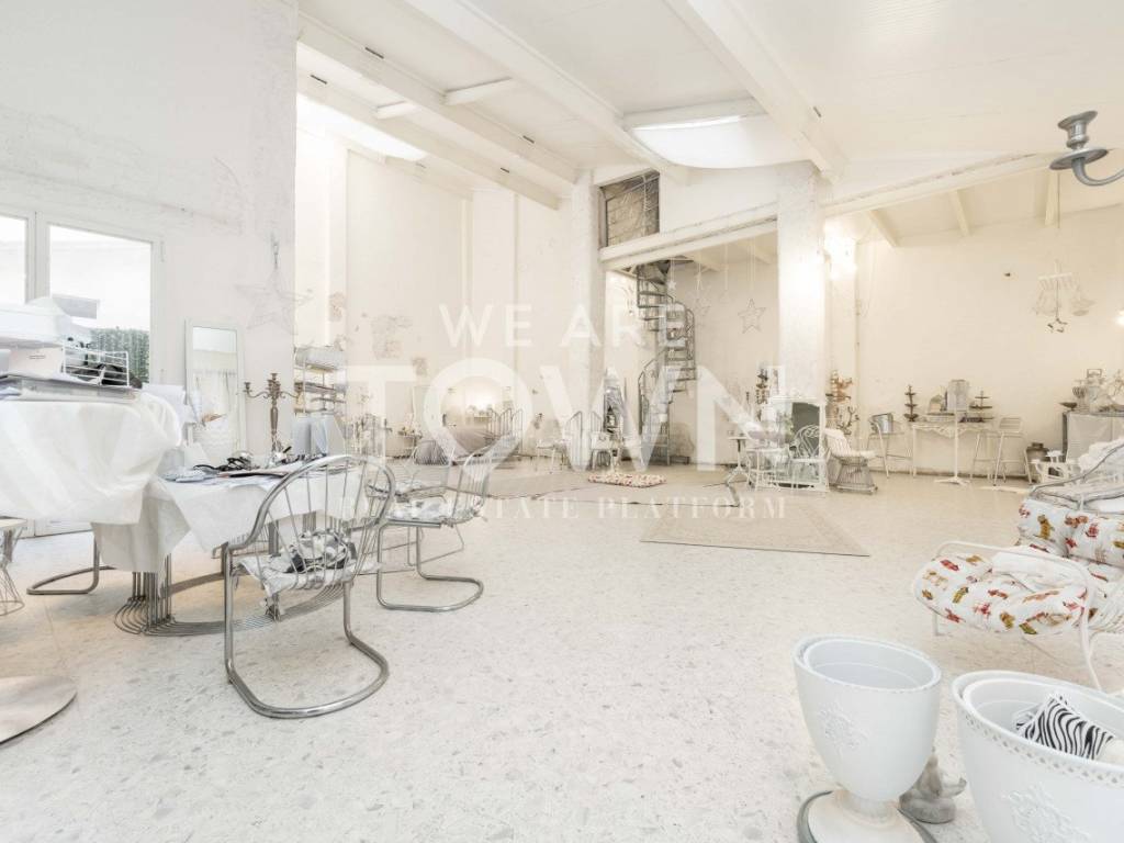 negozio in vendita a Milano in zona Città Studi