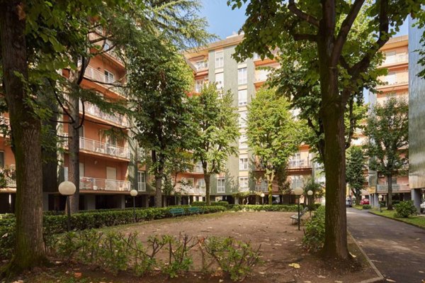 appartamento in vendita a Milano in zona Cascina dei Pomi