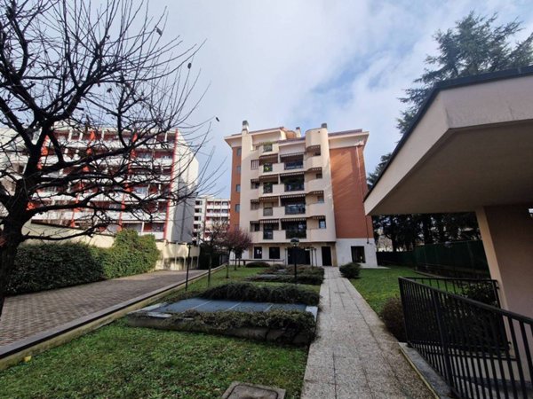 appartamento in vendita a Milano in zona Famagosta