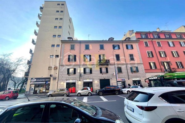 negozio in vendita a Milano in zona Piazzale Lodi