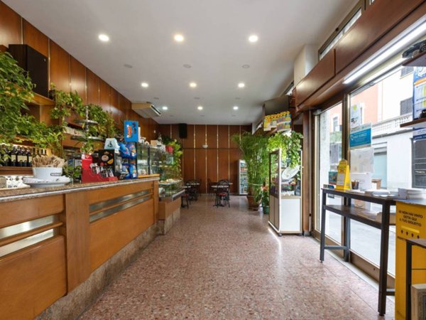 negozio in vendita a Milano in zona Vigentino