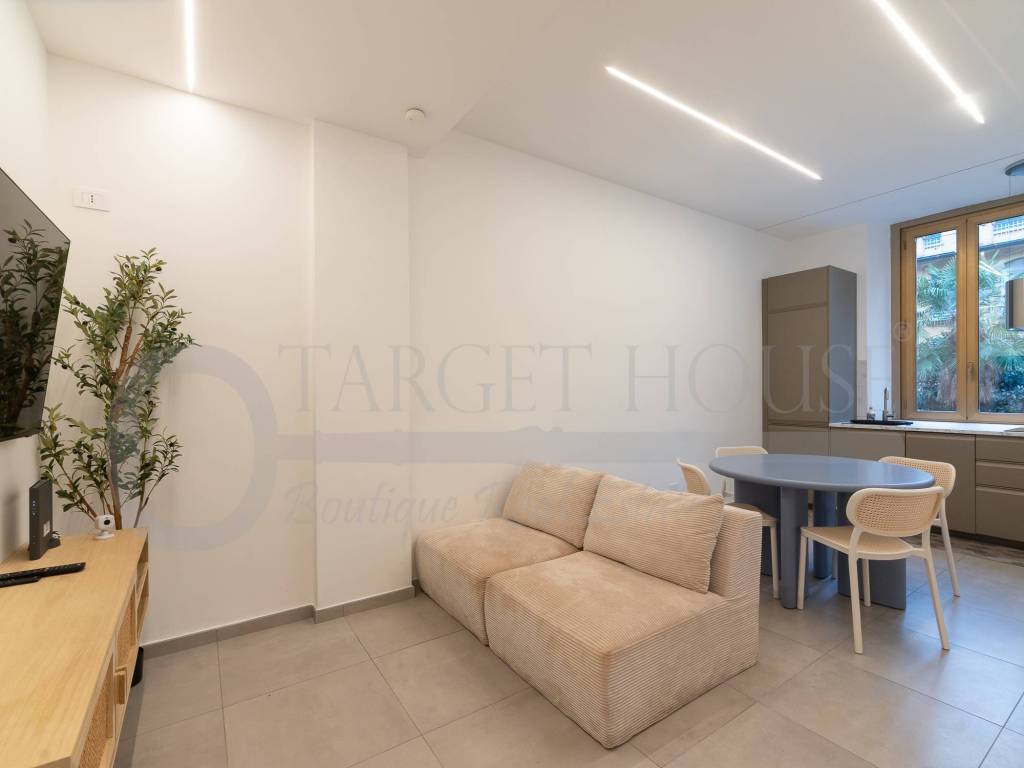 appartamento in vendita a Milano in zona Porta Volta