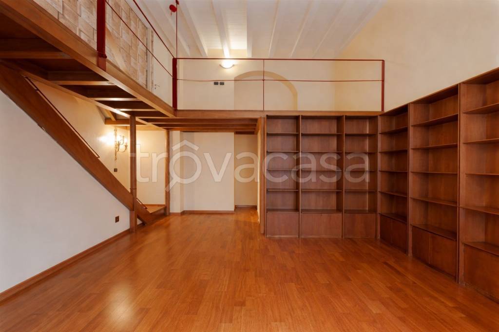 appartamento in vendita a Milano in zona Porta Genova