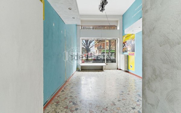 locale commerciale in vendita a Milano in zona Città Studi